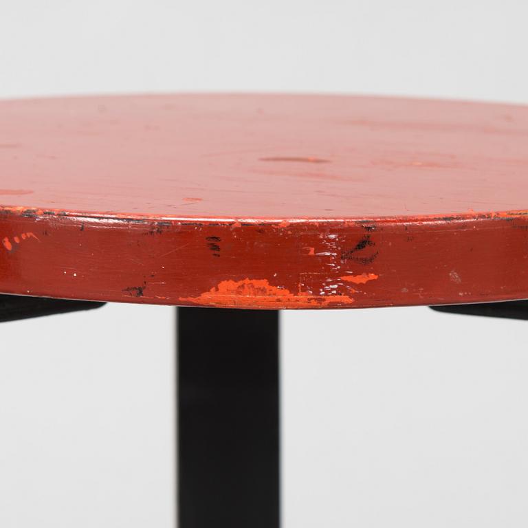 Alvar Aalto, pallar, 2 st, modell 60,  O.Y. Huonekalu-ja Rakennustyötehdas A.B. 1900-talets mitt.