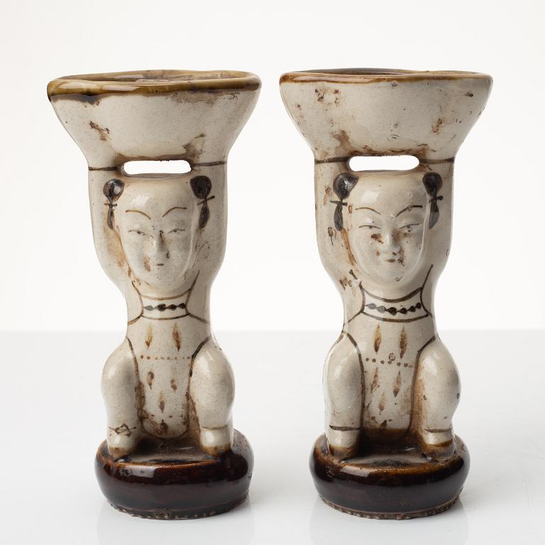 Rökelsehållare, två stycken, keramik. Qingdynastin,