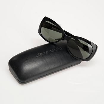 SOLGLASÖGON, Pierre Cardin.