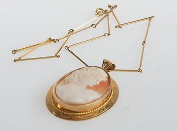 HÄNGE MED KEDJA, CAMÉ. 18K guld 1952.