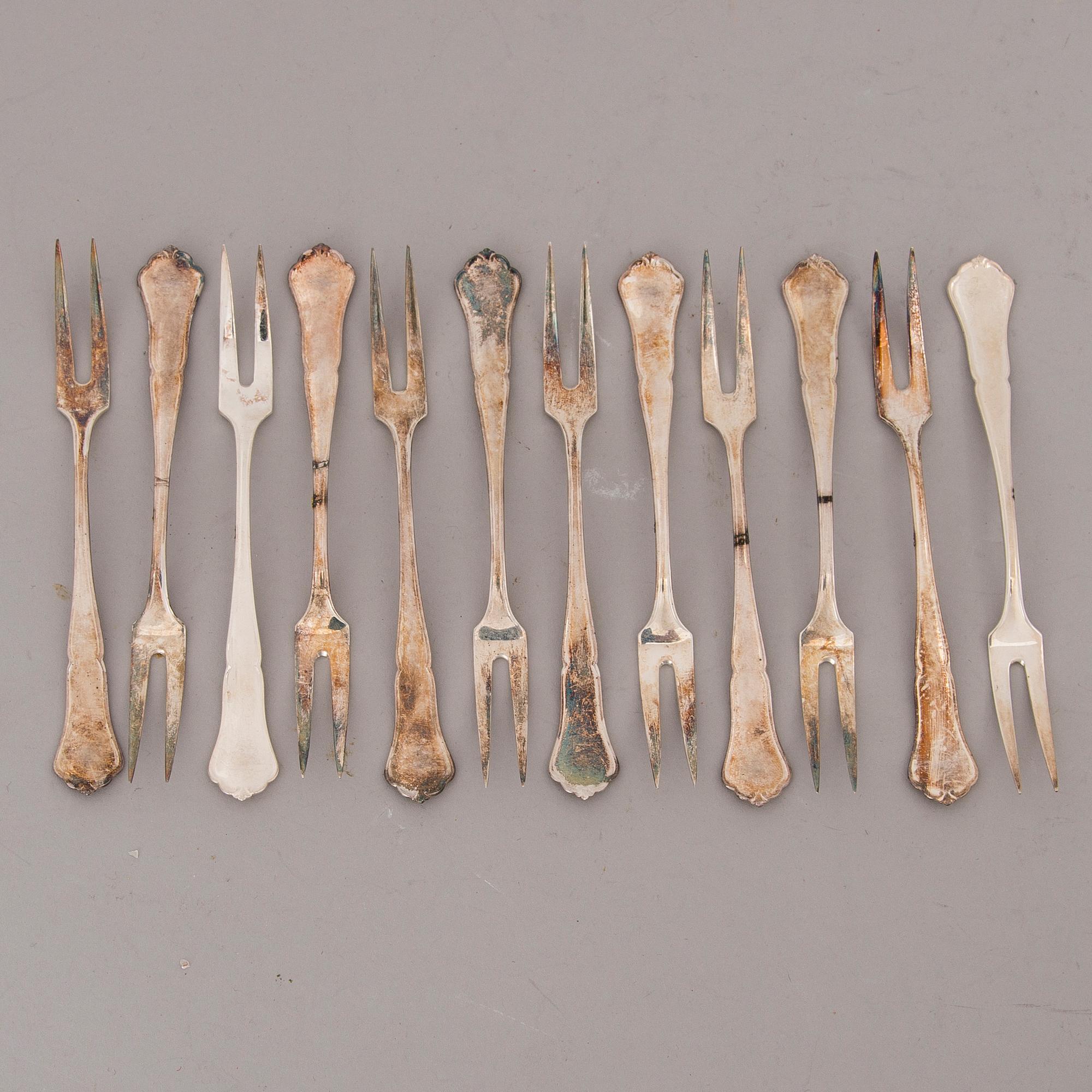 An 58-piece Finnish Chippendale silver cutlery set, Kultateollisuus Oy, Turku and Kultakeskus, Hämeenlinna, 1952-64.