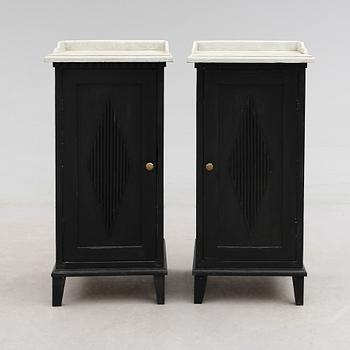 SÄNGBORD, 1 par, modern tillverkning.