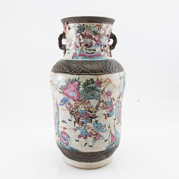 Vase China around 1900 porcelain.