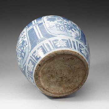 A blue and white jar, Ming dynasty, Wanli (1572-1620).