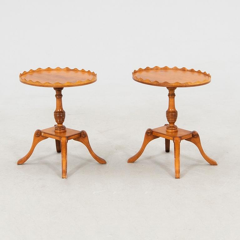 Side tables, a pair of modern manufacture.