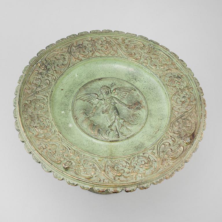 A plate in cast iron from the 19th century.