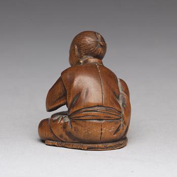 A Japanese wooden netsuke, Edo period, 19th Century.