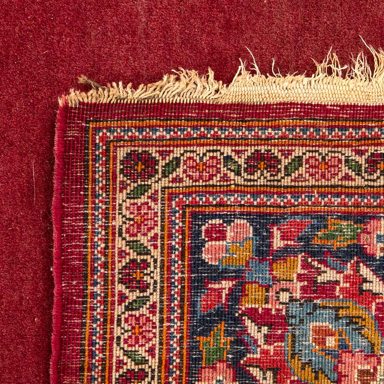 A semiantique Kashan carpet ca 213x134 cm.