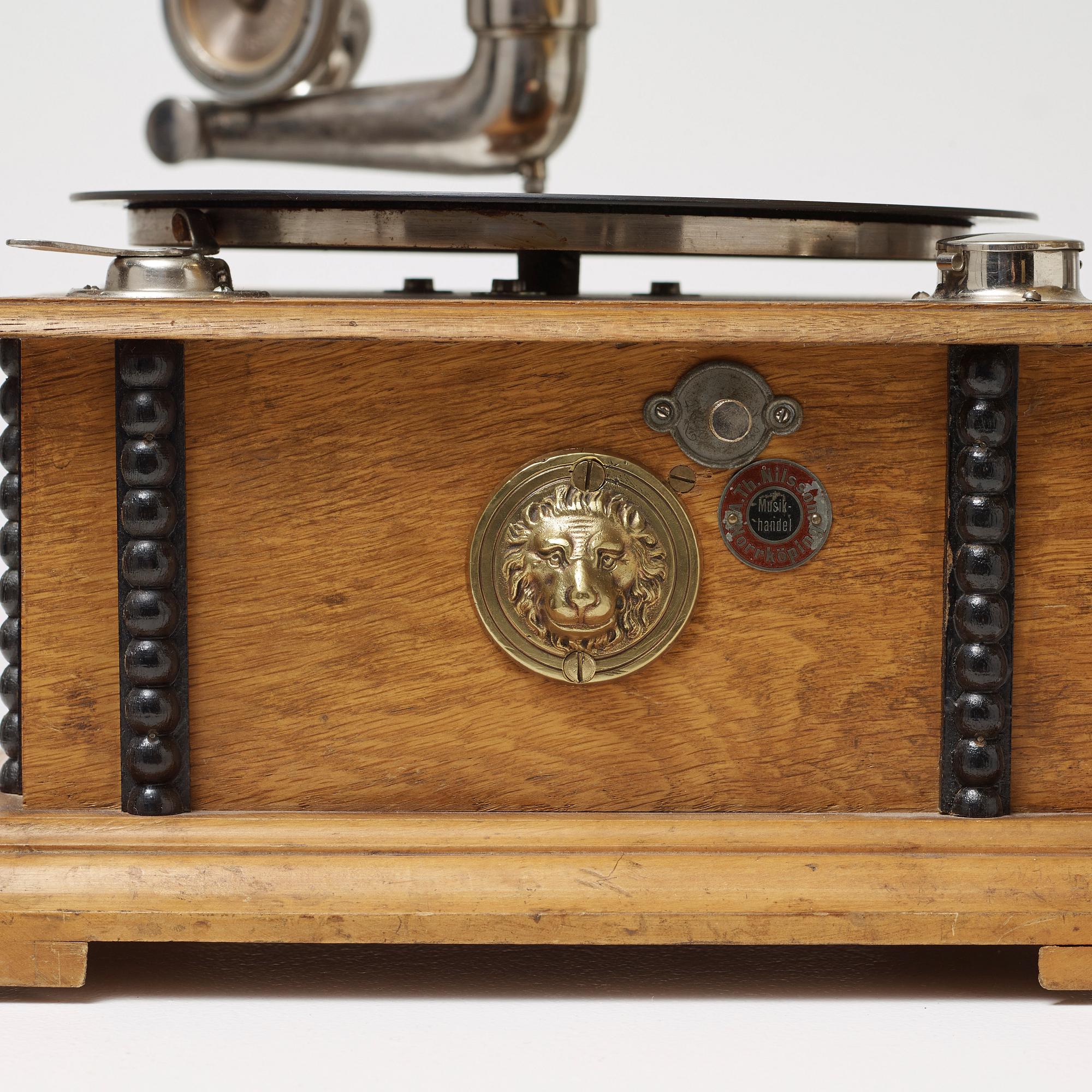 TRATTGRAMMOFON, 1900-talets första hälft.