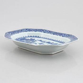 A blue and white tureen stand, China, Qianlong (1736-95).