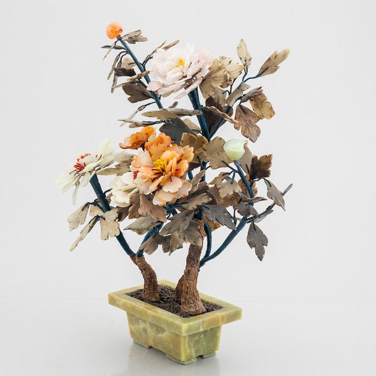 Table decoration, China, second half of the 20th century.