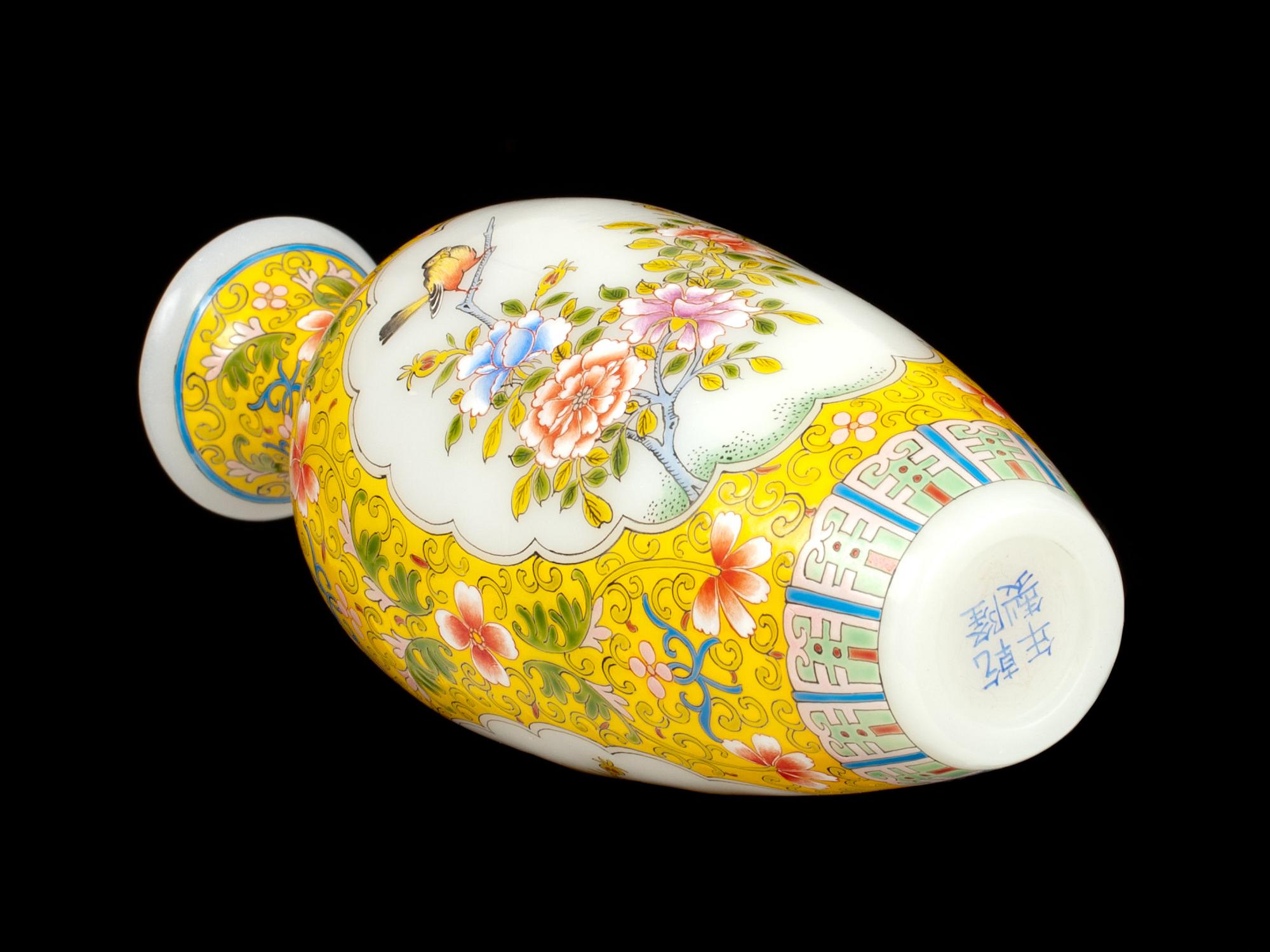 VAS, glas. Kina 1900-tal, märkt.