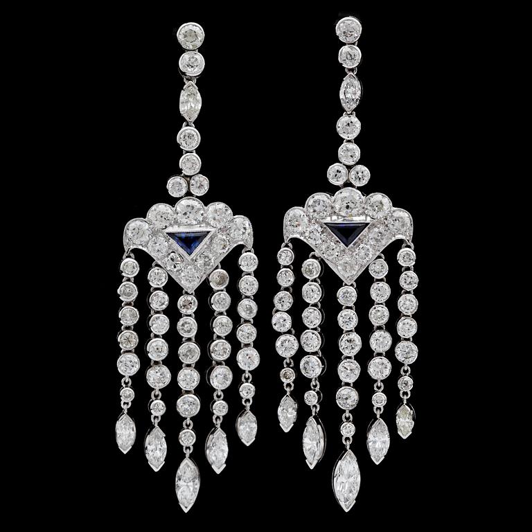 A pair of diamond and blue sapphire chandelier earrings, tot. app. 12.50 cts.