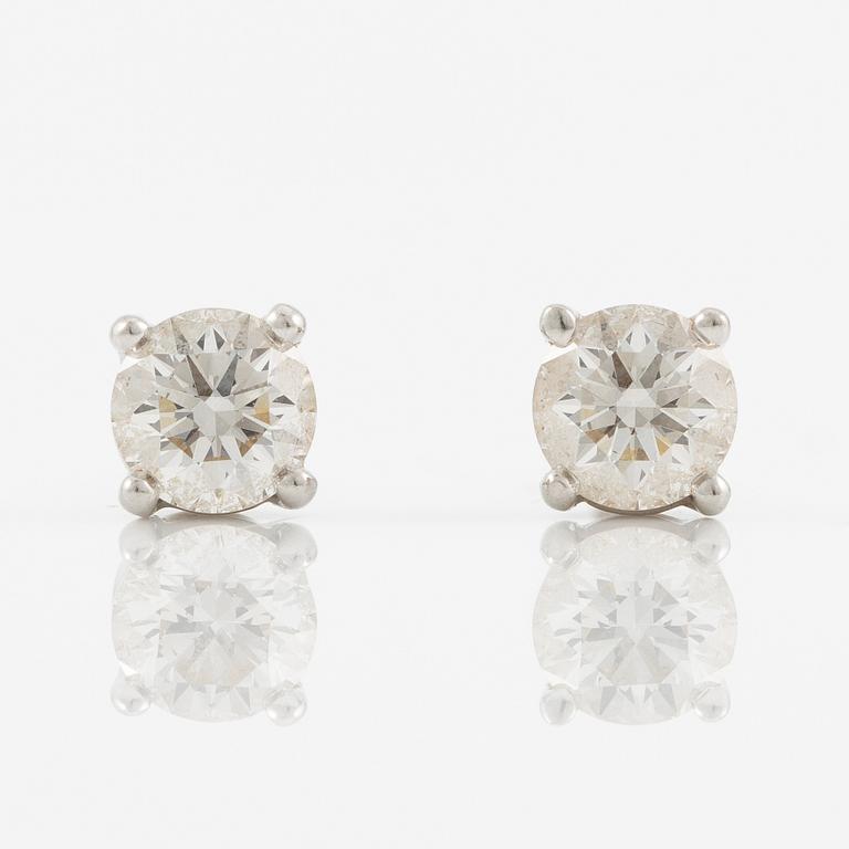 Tiffany & Co ett par örhängen platina med runda briljantslipade diamanter.