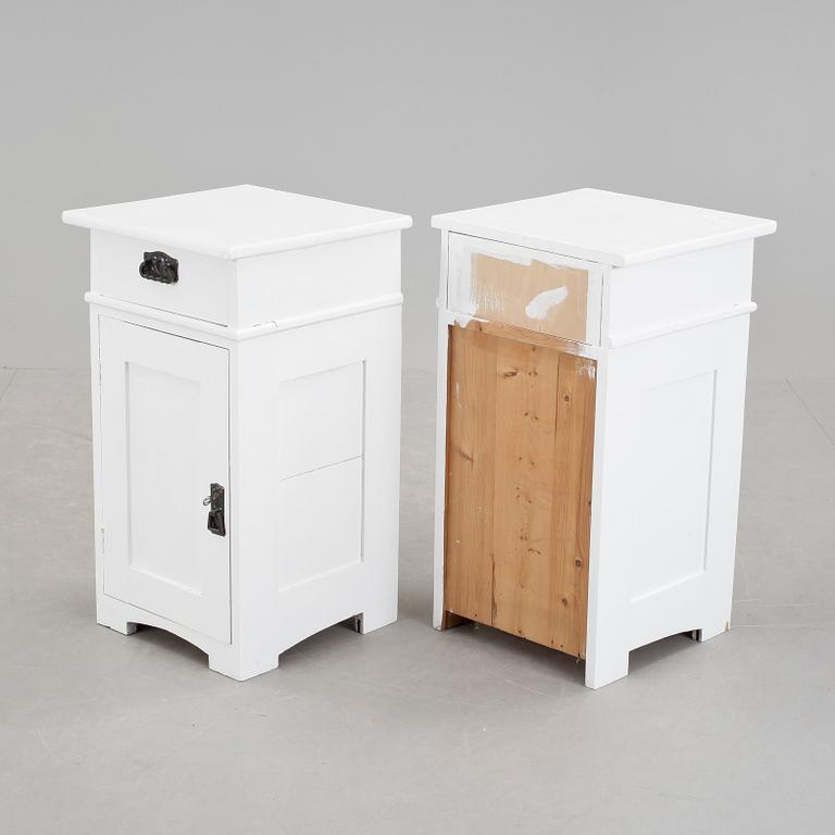 NATTDUKSBORD, ett par, modern tillverkning.