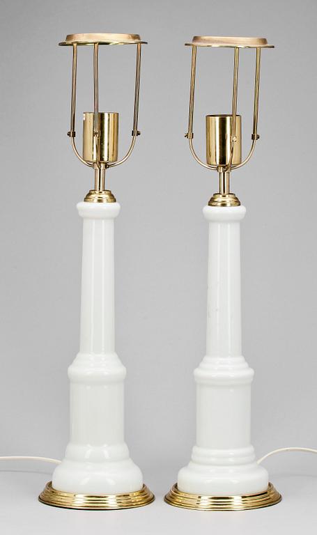 BORDSLAMPOR, ett par, glas och mässing, modell nr 2583, Josef Frank, Svenskt Tenn, 1900-talets andra hälft.