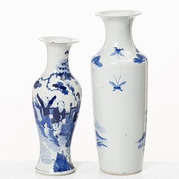 Two blue and white porcelain vases, China, Qing dynasty, 19th century.