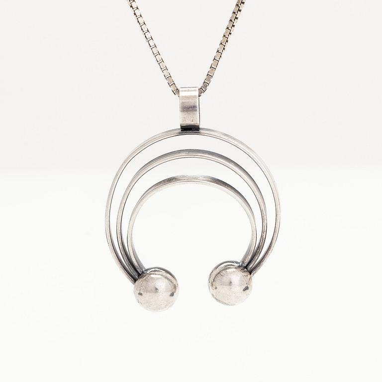 Elis Kauppi, hänge, silver. Kupittaan Kulta, Åbo 1966.
