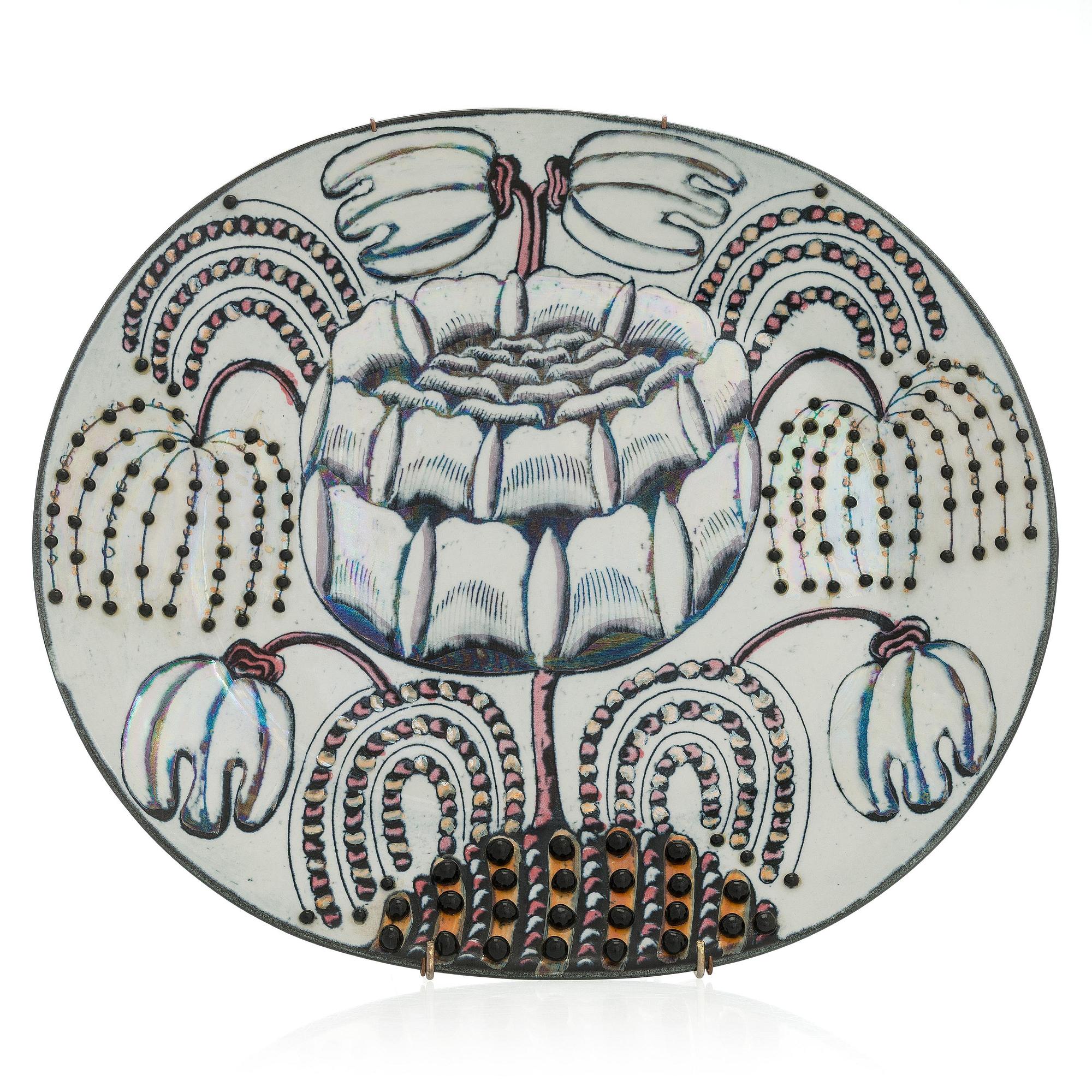 Birger Kaipiainen, A ceramic decorative dish, signed Kaipiainen Arabia.