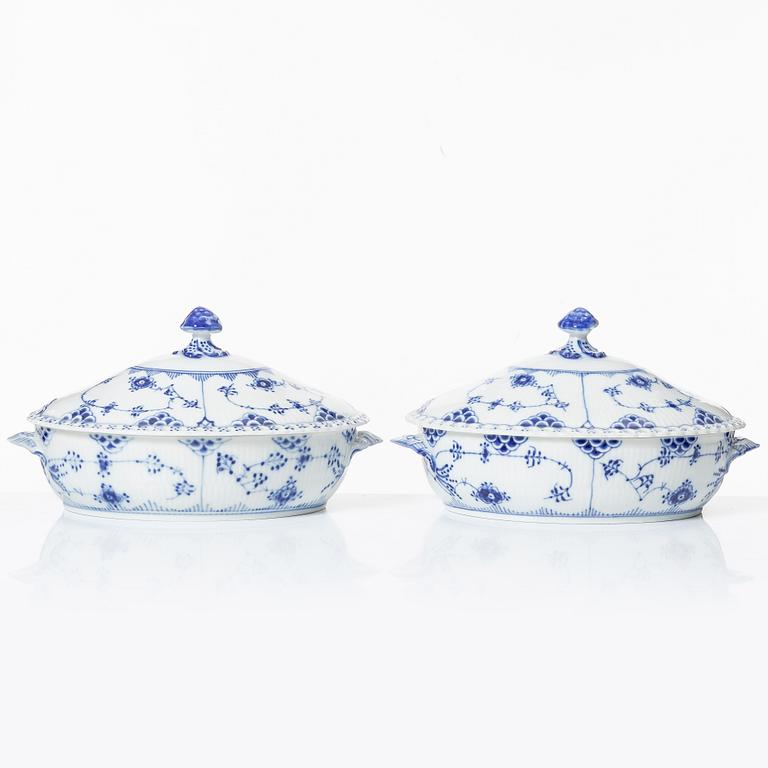 Royal Copenhagen, terriner med lock, ett par, "Musselmalet Helblonde", Danmark, 1979-83.