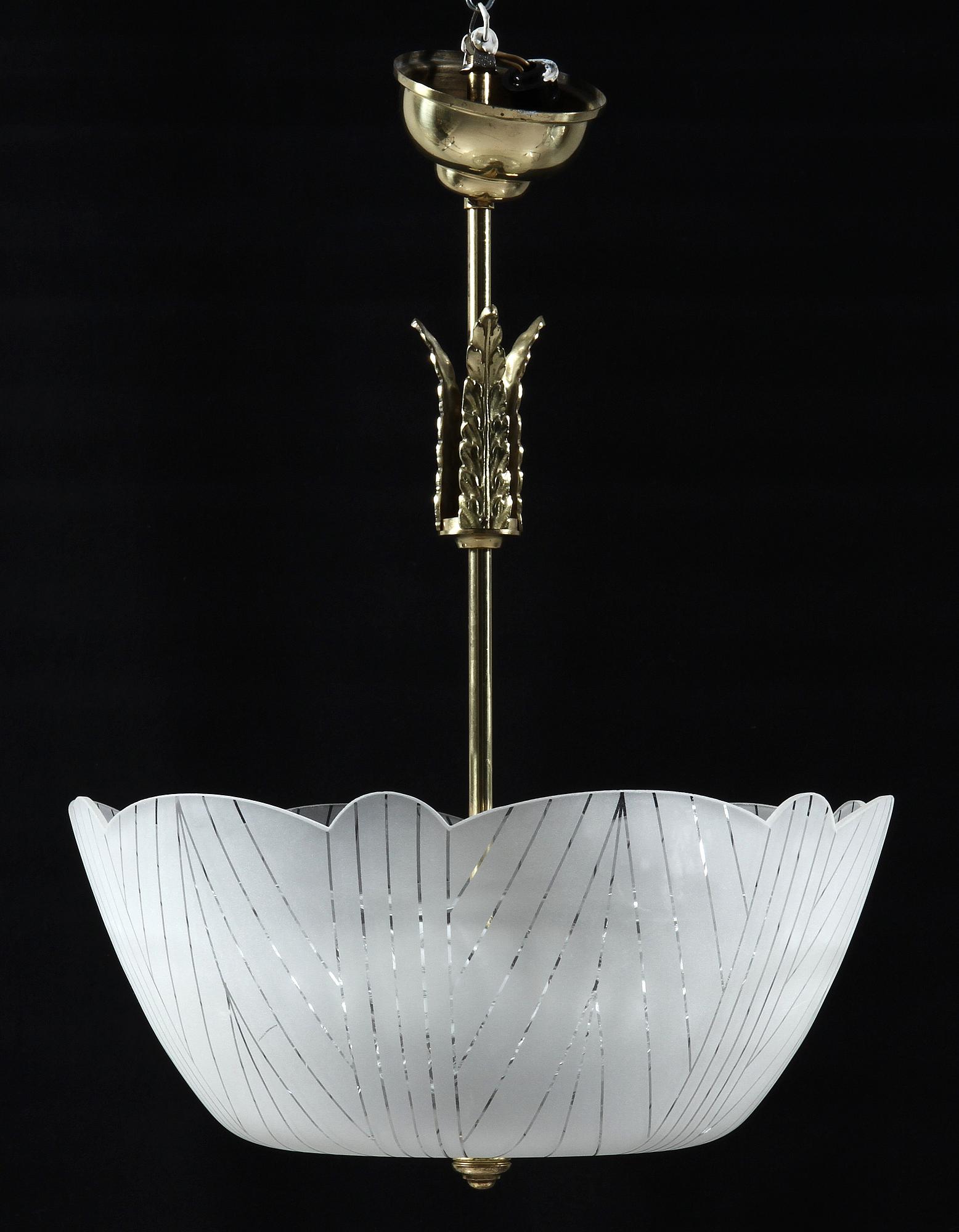 TAKLAMPA, Orrefors, omkring 1900-talets mitt, h 55.