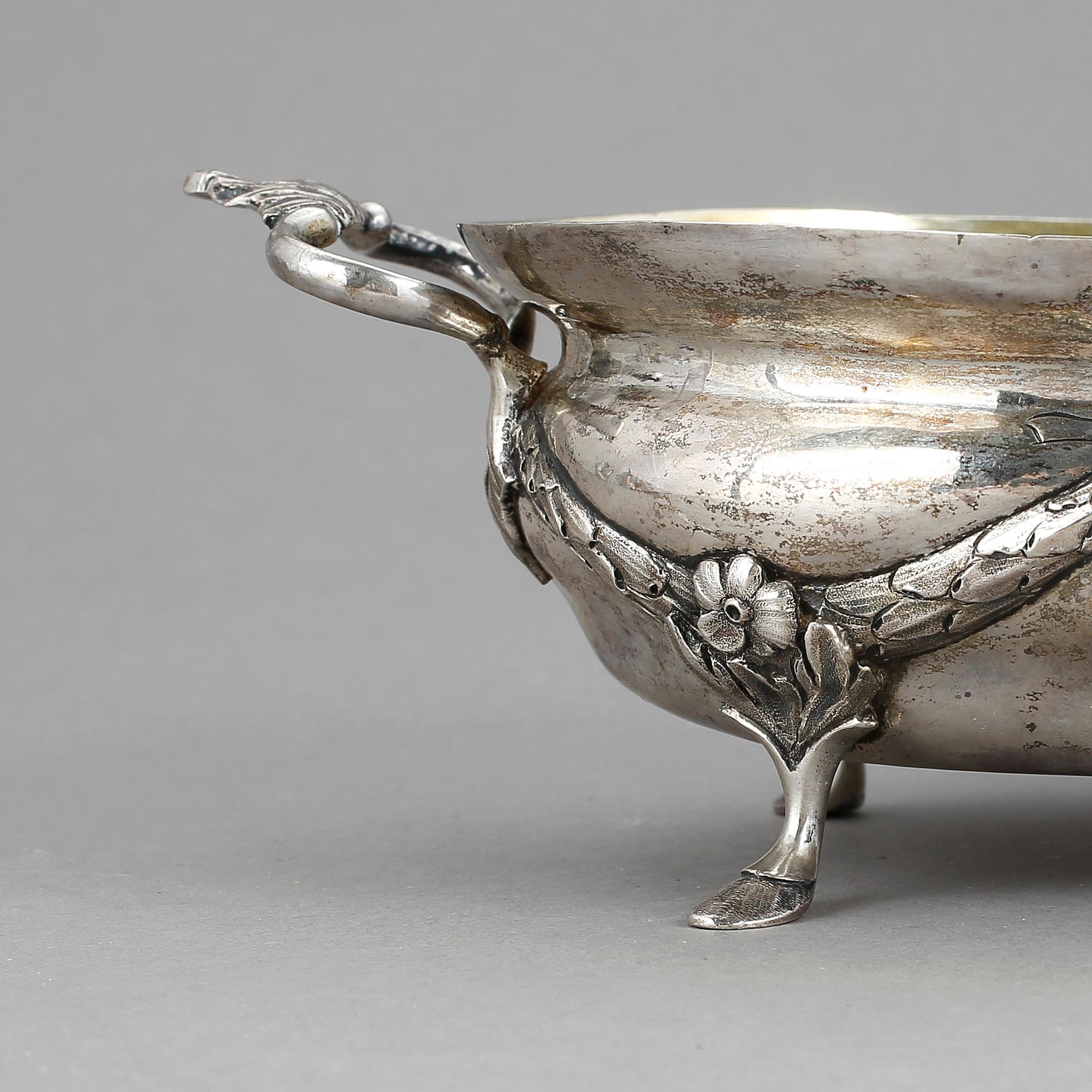 KONFEKTSKÅL, silver, rokoko, möjligen Jon Jonsen, Köpenhamn 1751. Vikt ca 281 gram.