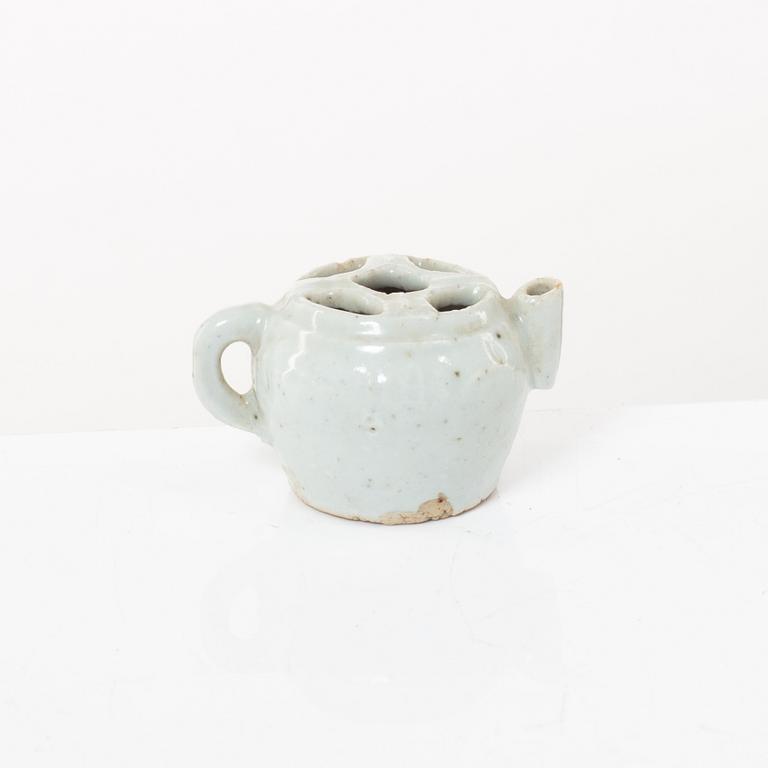 Two joss stick holders, a vase, a brush washer and a small ewer, Qing dynasty, 19th century and older.