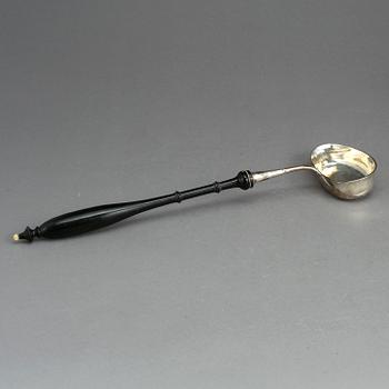 SOPPSLEV, silver, Sverige, 1818. Vikt (inklusive handtag) ca 105 g.