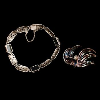 BROSCH SAMT ARMBAND, silver, 1900-talets första hälft.