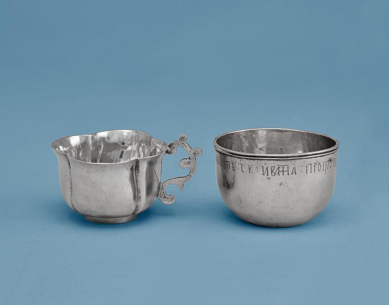 CHARKA / VODKA CUP, Yaroslavl, Russia1768 and TUMBLER, silver, unmarked. Tot. weight. 74 g.