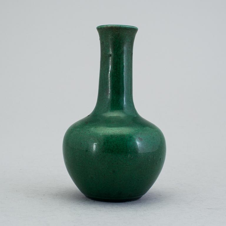 A green glazed vase, Qing dynasty, circa 1800.