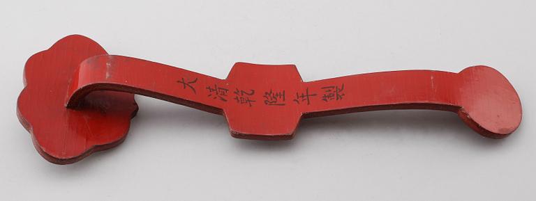 SCEPTRE, rött lackarbete, Kina, 1900-tal.