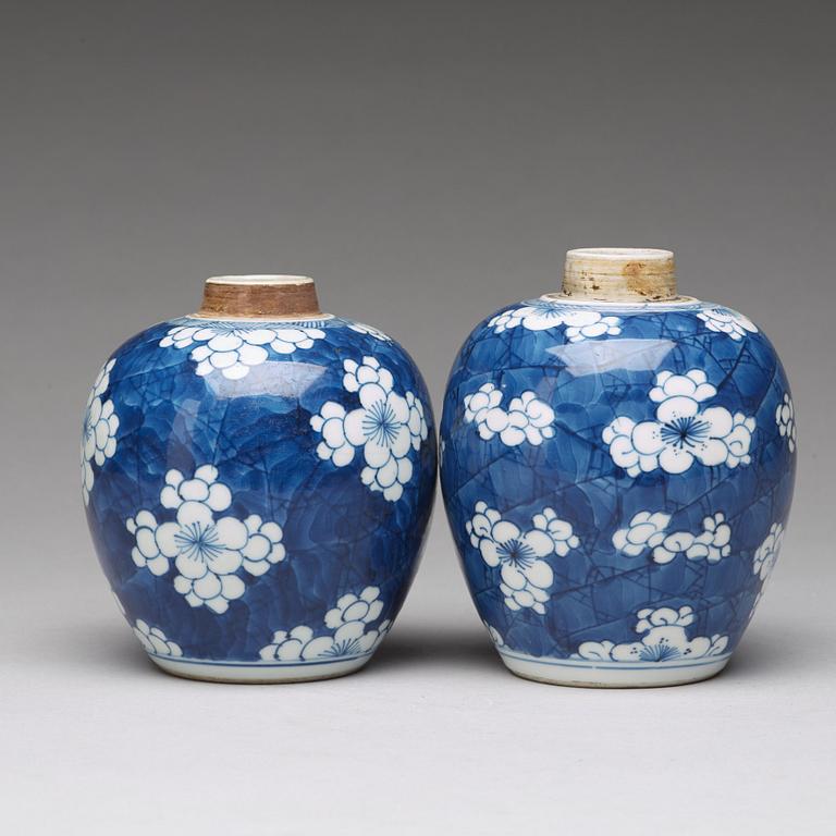 Two blue and white tea caddies, Qing dynasty, Qianlong (1736-95).