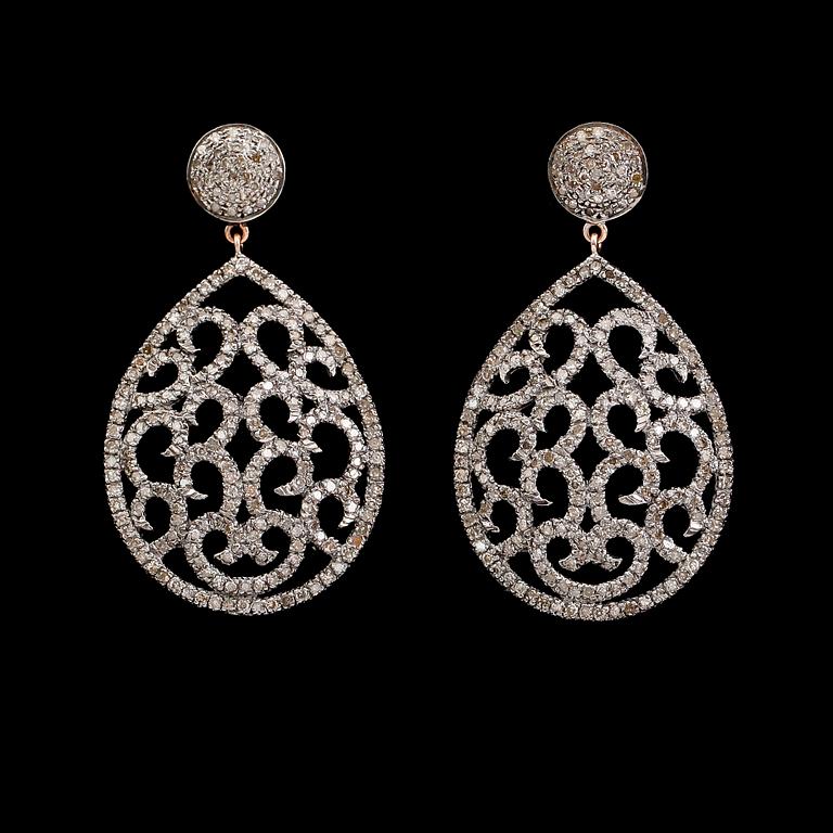 ÖRHÄNGEN, 1 par, 18 k guld, silver samt diamanter/rosenstenar.