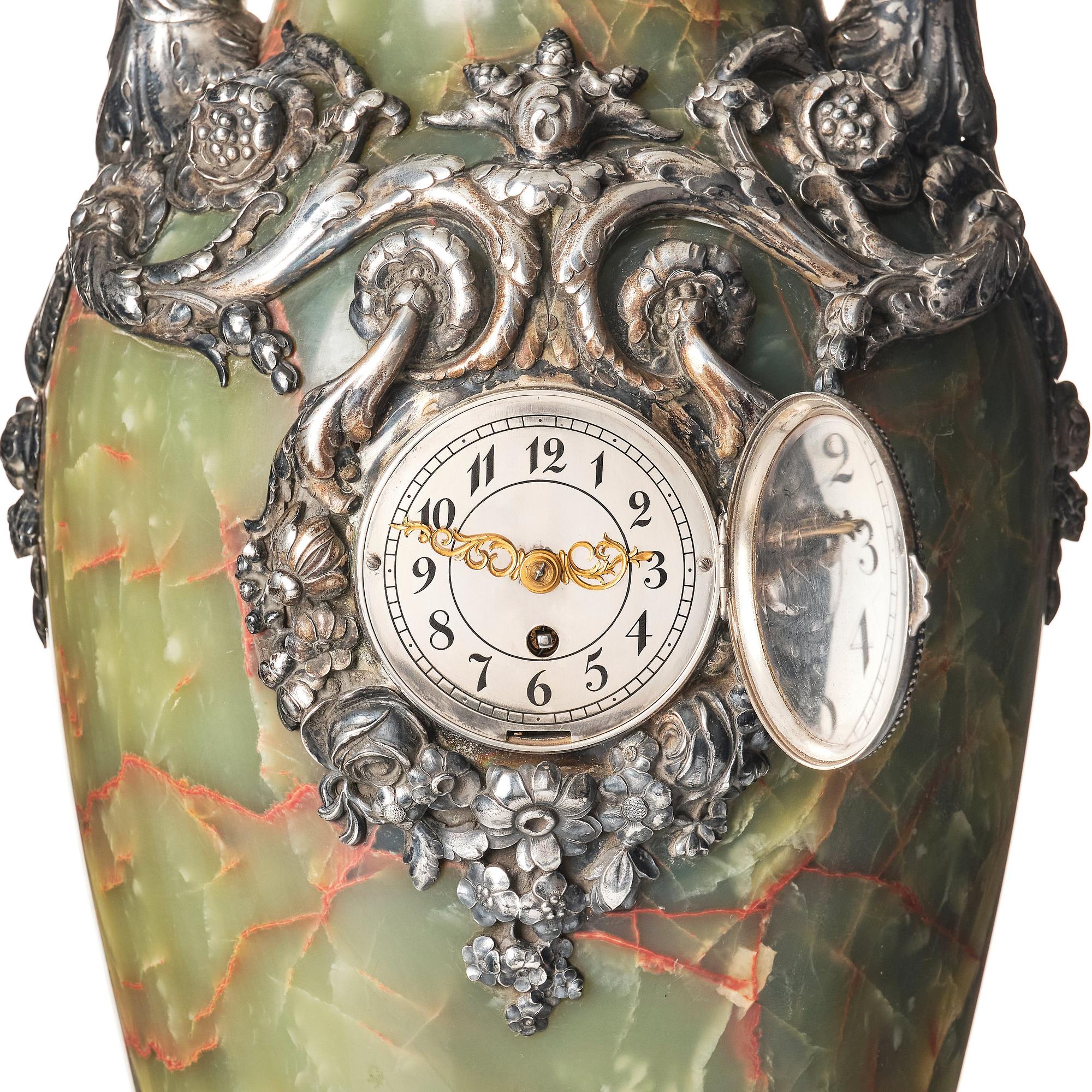 Bordsur, silver och onyx, W.A. Bolin, Moskva 1912-1917.