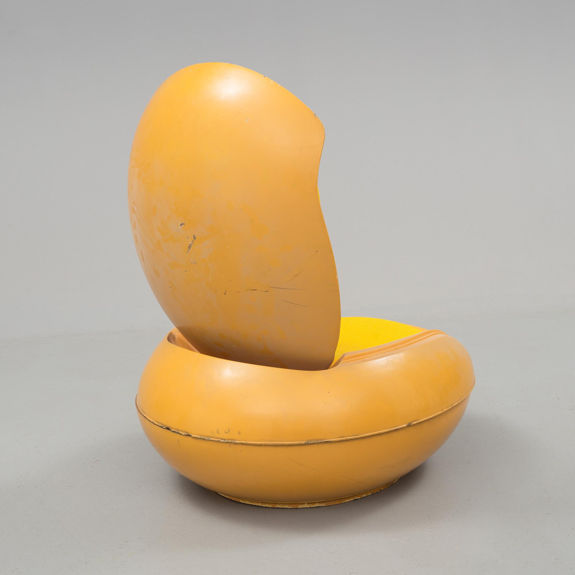 a"Garden egg" armchair and a table by Peter Ghyczy, Reuter Products, designed 1968.