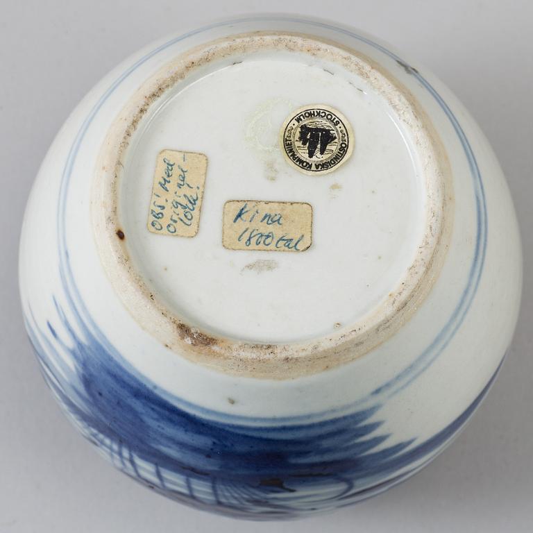 Five blue and white export porcelain objects, Qing dynasty, Qianlong (1736-95).