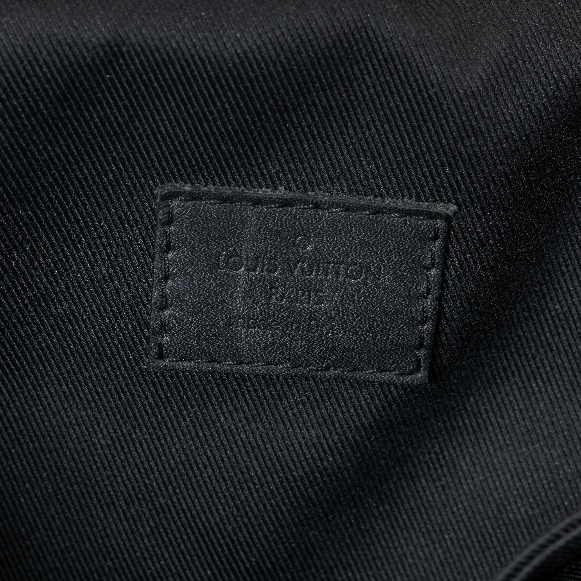 Louis Vuitton, Bag, "District Pm".