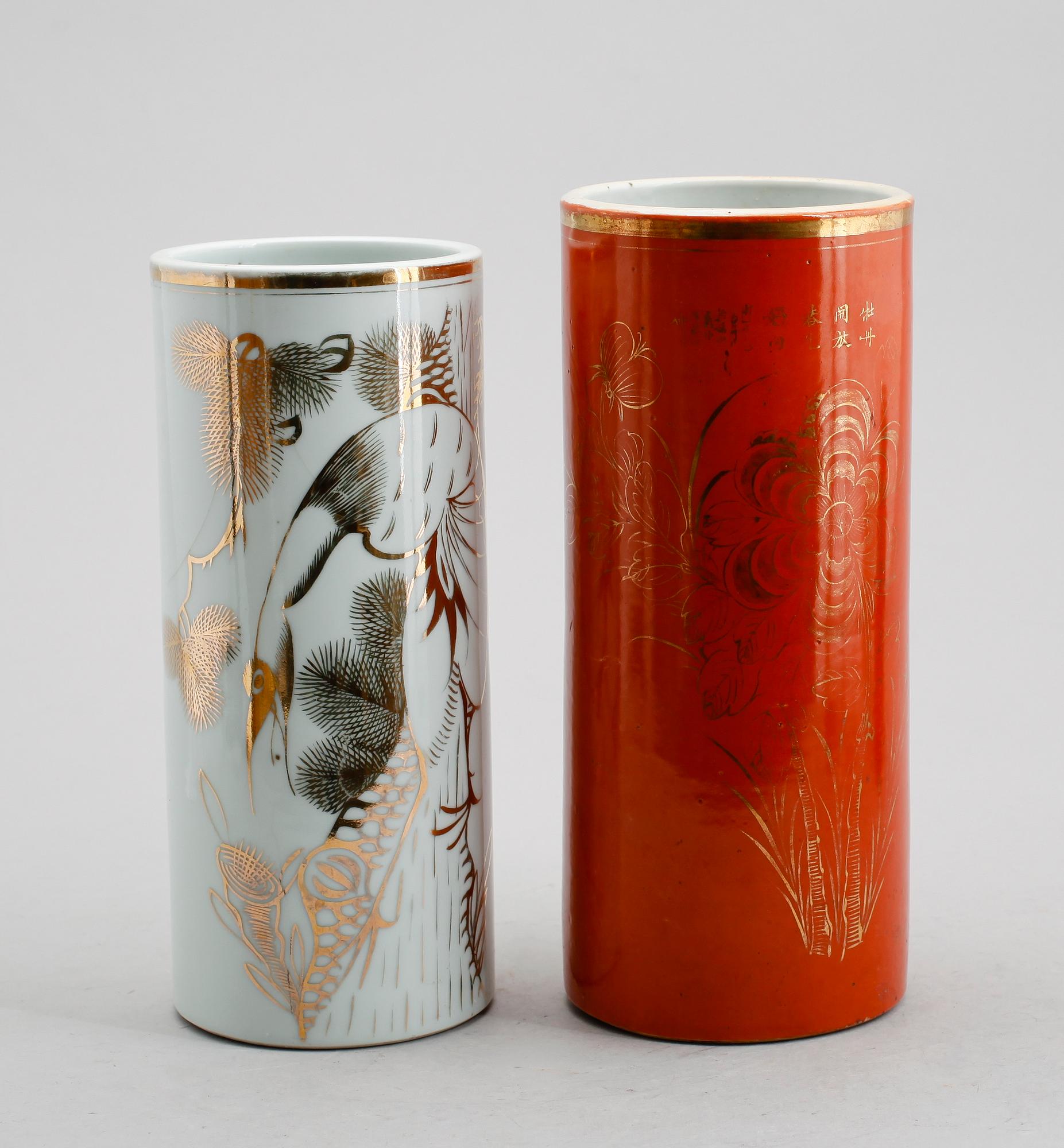 PENSELVASER, 2 st, porslin, Kina, 1900-tal.