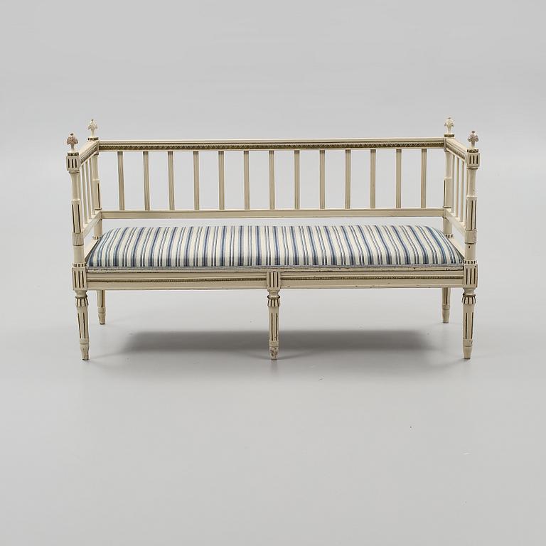 SOFFA, gustaviansk stil, omkring år 1900.