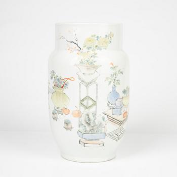 A Chinese porcelain vase, 20th century.