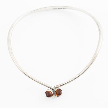Bent Knudsen, collier, stelt, silver med bärnsten.