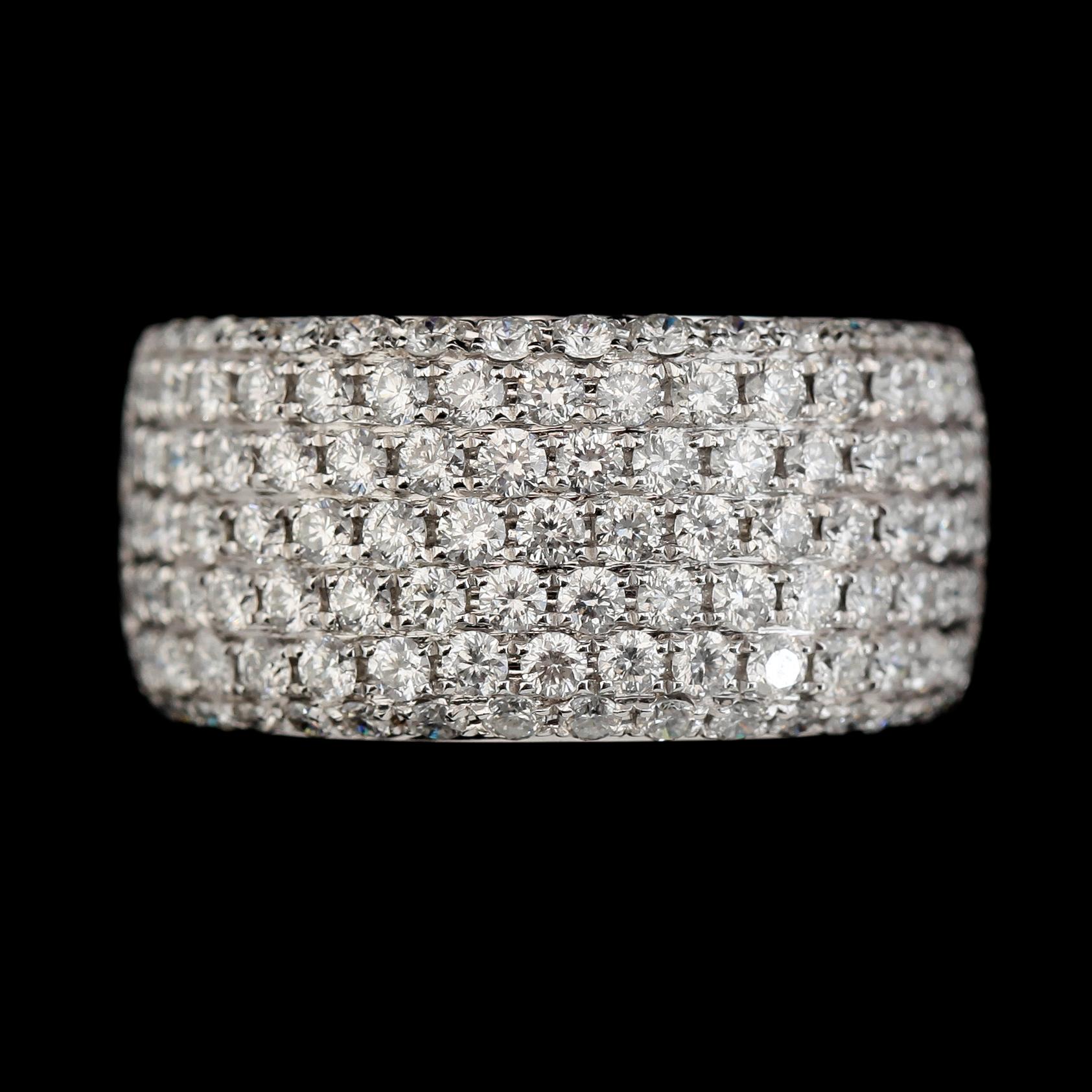 RING, 18K vitguld, diamanter tot ca 1.80 ct.