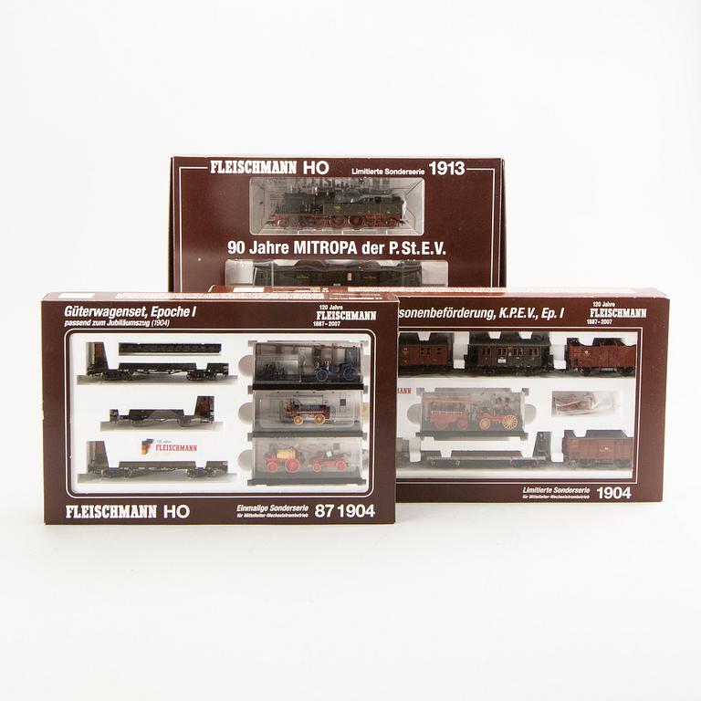 3 Fleischmann train sets, 1913, 1904 and 871904.