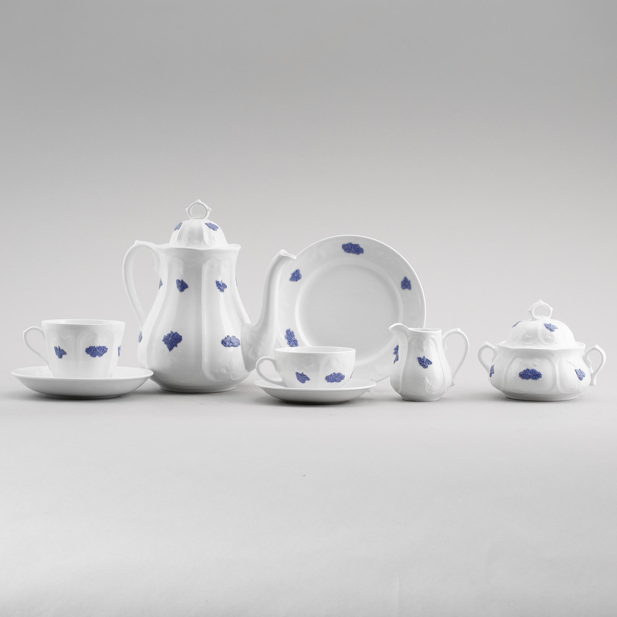 SERVISPORSLIN, 31 delar, porslin, "Blå blom", Gustavsberg.