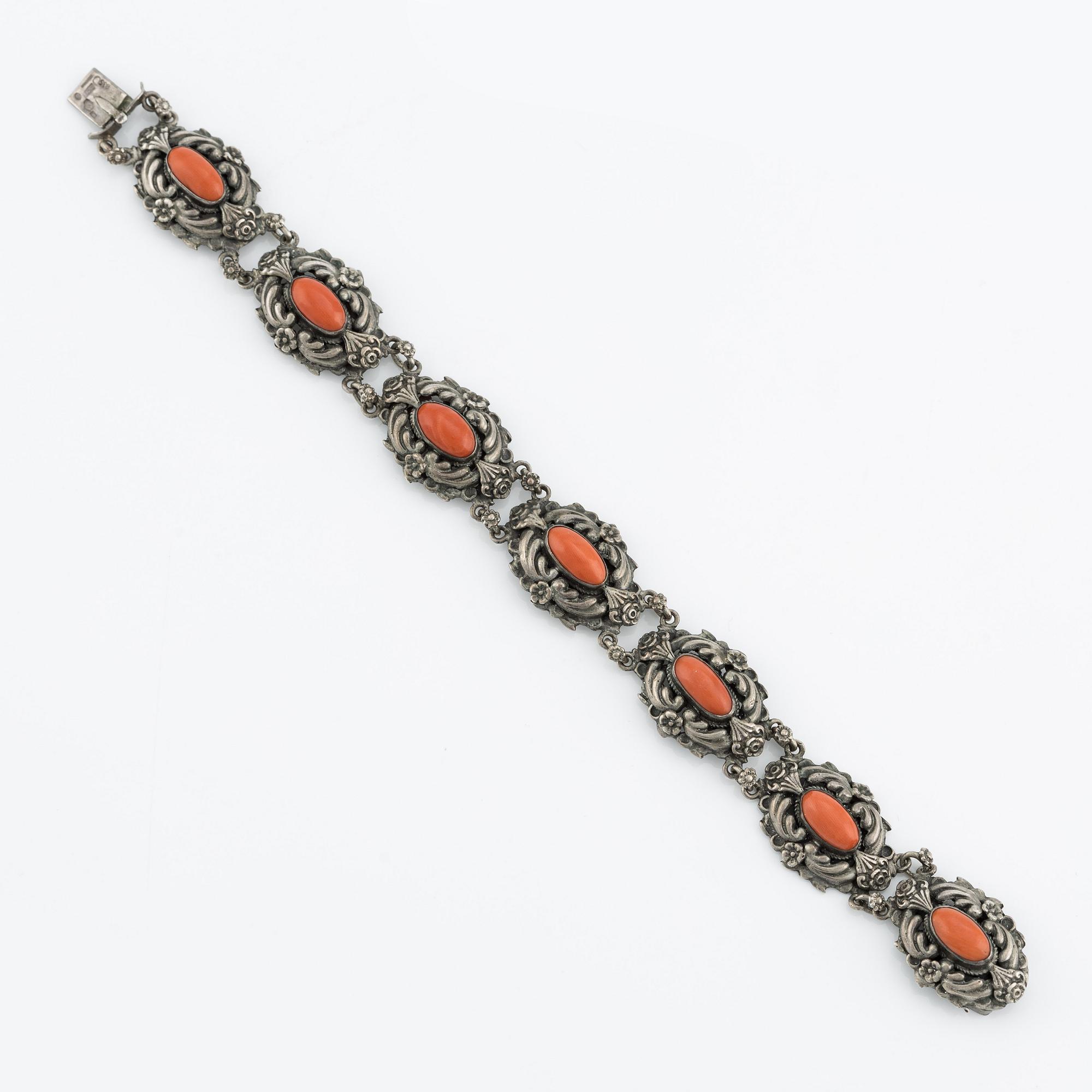 Armband, silver med korall, Ungern.