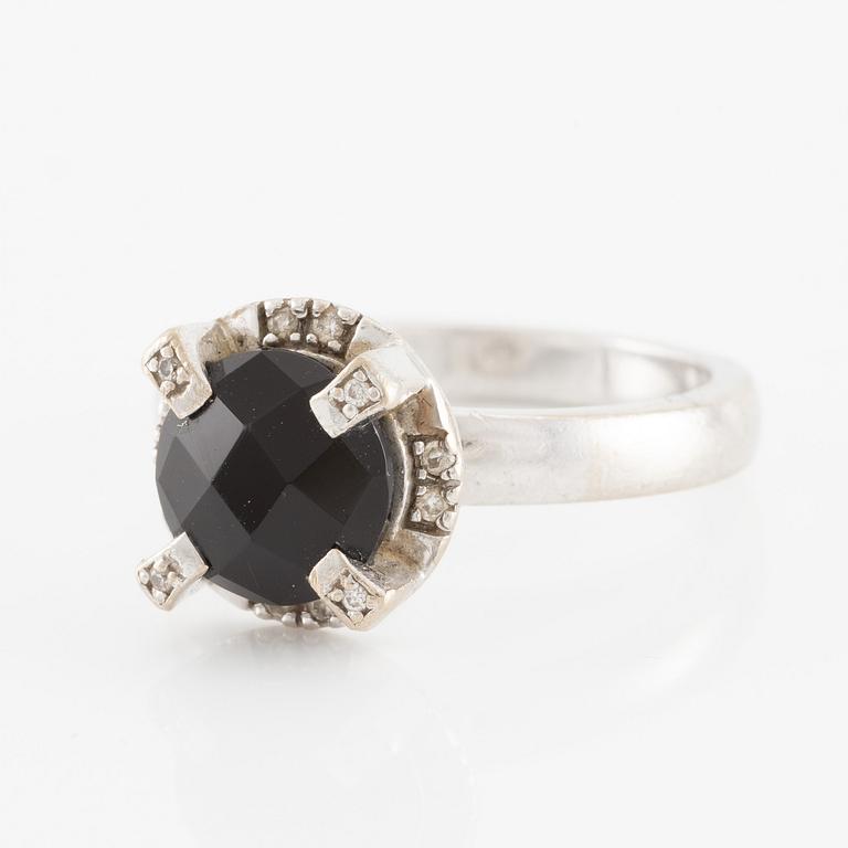 Ring, 18K white gold with a checker-cut black stone and small brilliant-cut diamonds.