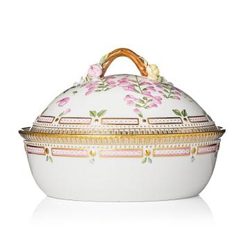 461. A Royal Copenhagen 'Flora Danica' vegetable tureen with cover, Denmark, 20th century.
