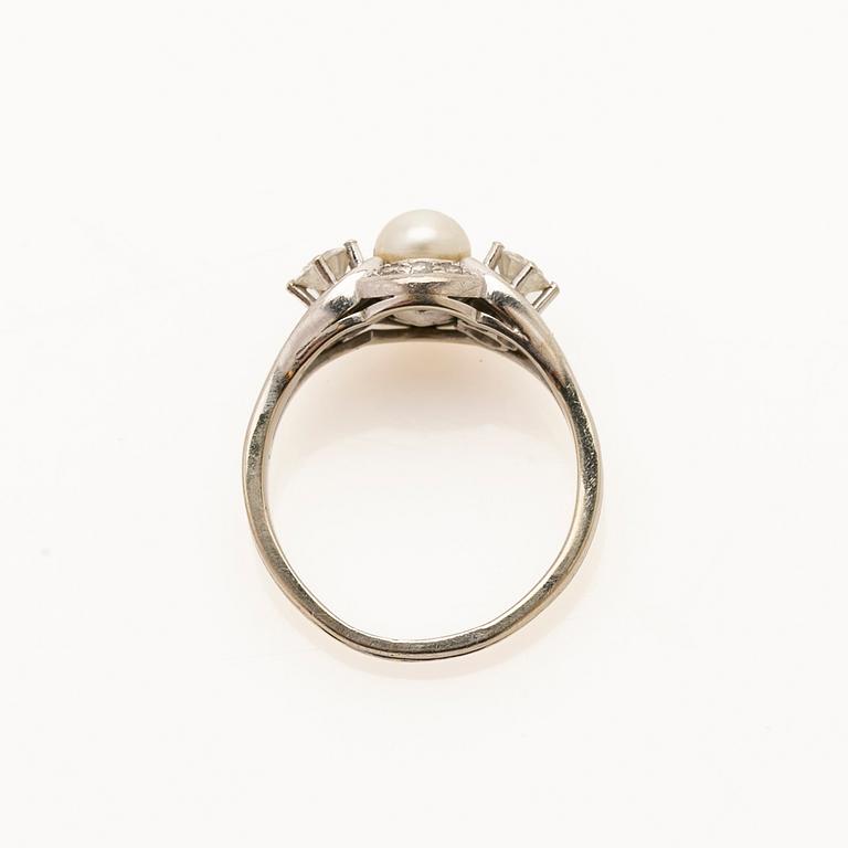 Ring, 18k,  med pärla och briljanter.