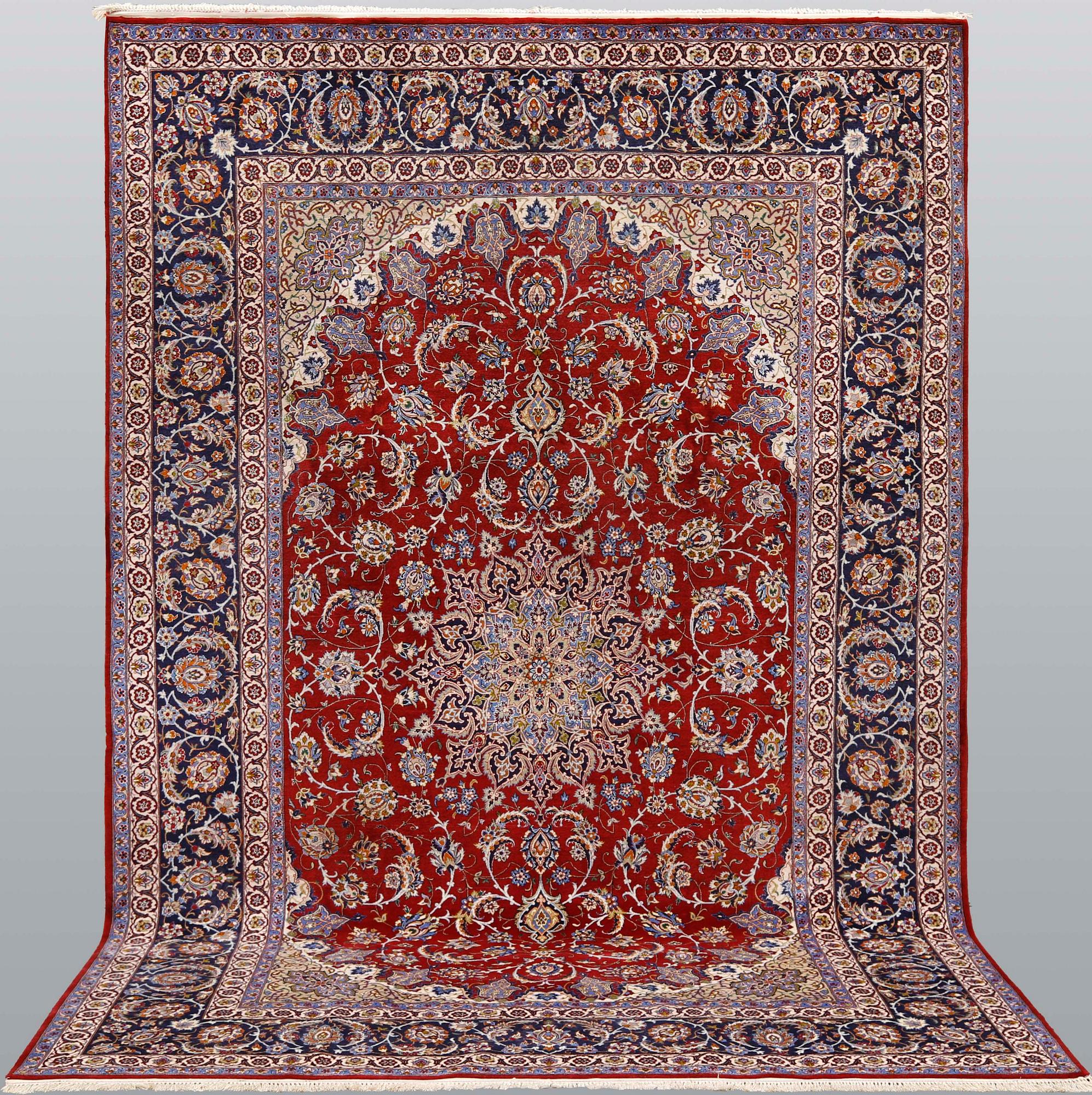 Carpet, Isfahan, part silk, 312 x 210 cm.